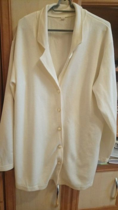 Biały sweterek zapinany na guziki XL/2XL