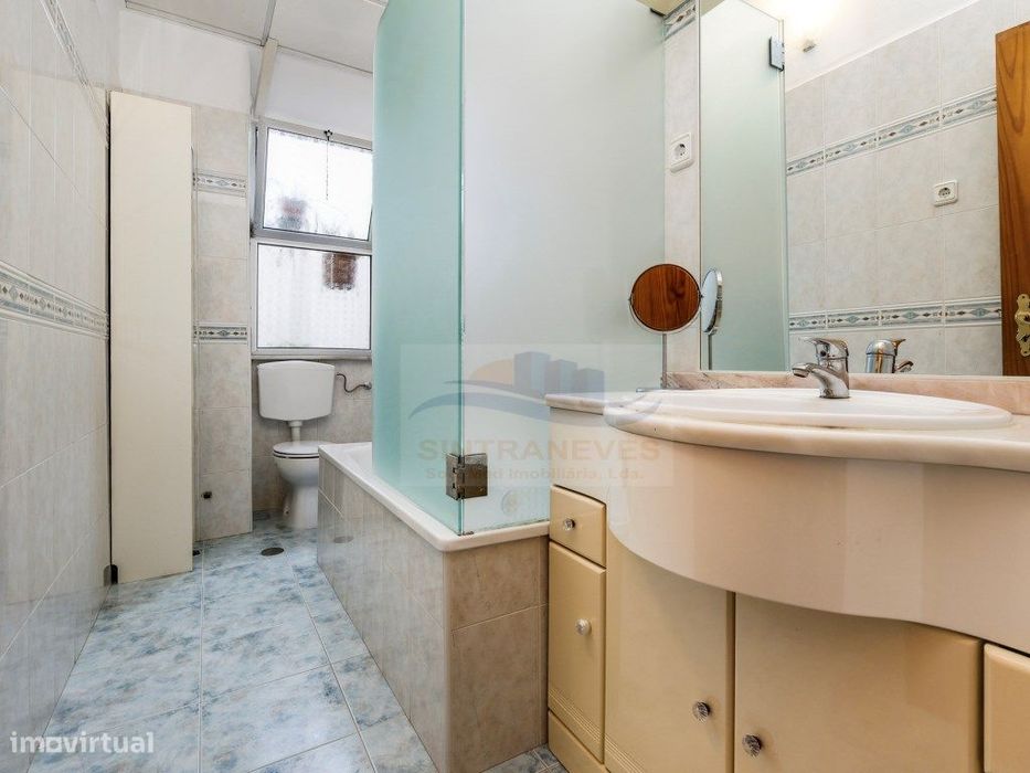 Elegância, Luz Natural e Conforto - T2 Pronto a Habitar na Penha de...