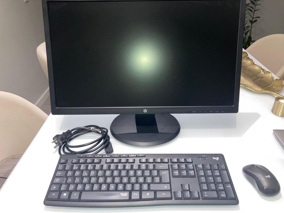 Monitor Lg 60HZ teclado logi silent touch e rato logi