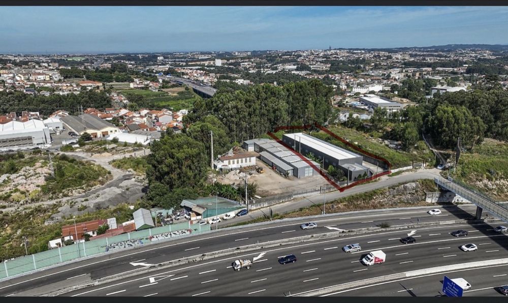 ARMAZÉM c/ espaço exterior e c/ escritórios para arrendamento/ Pedrouços | Maia | Porto a 2 Km do HSJ