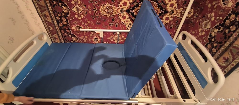 Ліжко медичне для тяжких хворих з туалетом