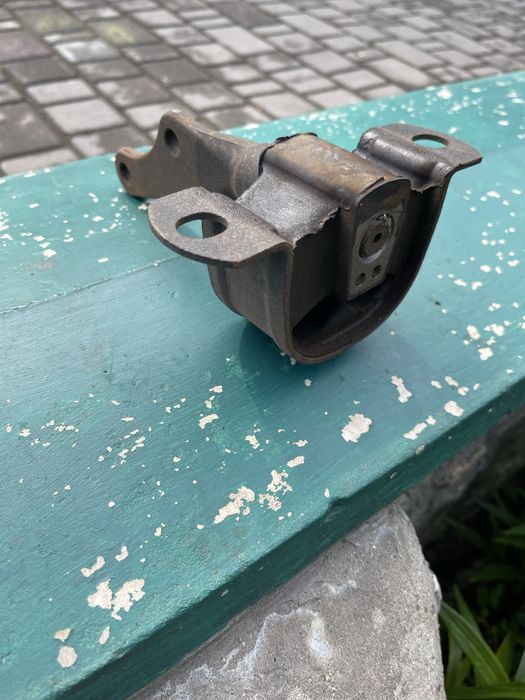 Подушка КПП задня