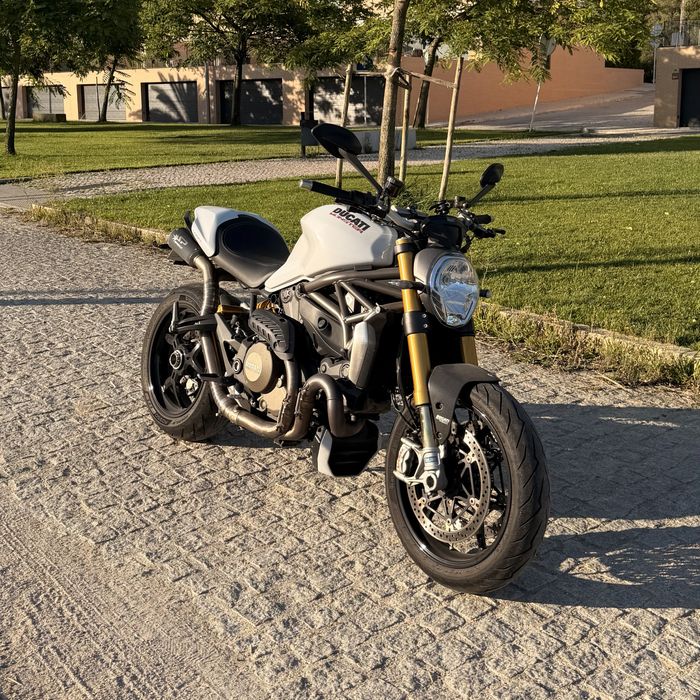 Ducati Monster 1200S