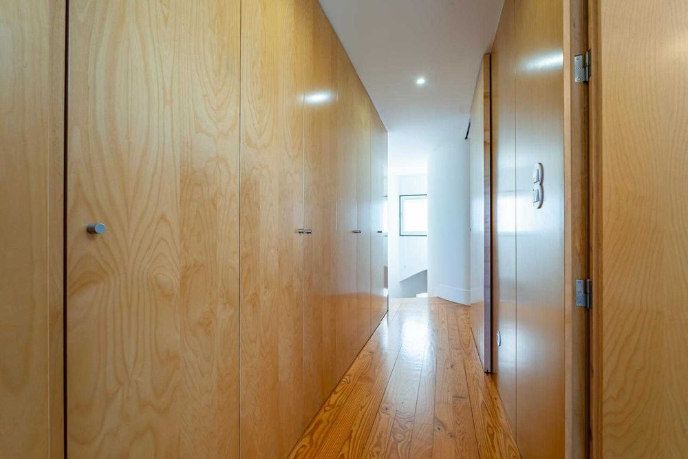 T2 com Varanda e Vista Única na BAIXA DO PORTO