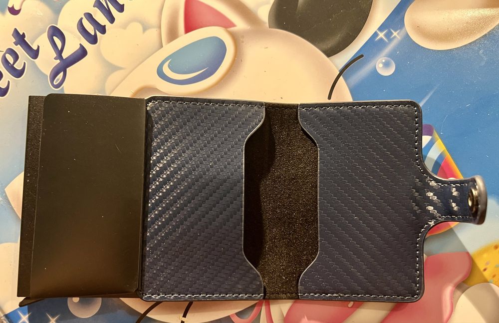 Carteira de cartões protege de roubos de maquinas