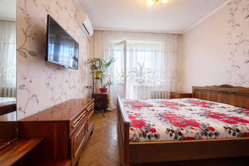 Продам 2-кімнатну квартиру.Лівий берег.Метро Вирлиця. БЕЗ %.