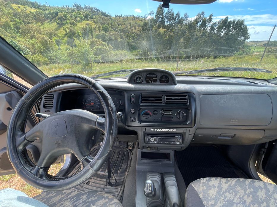 Mitsubishi L200 4x4 • Muito Estimada • Revisões em Dia