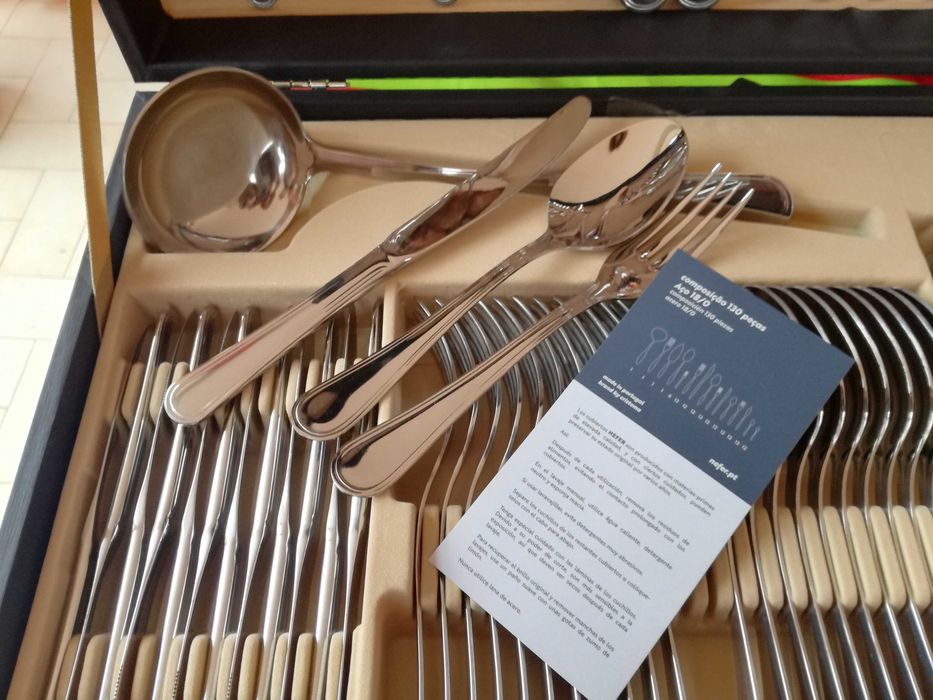 Kuito faqueiro Inox 18/10 - 130 peças
NOVO