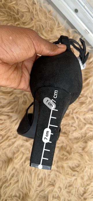 Sapatos femininos de bico fino (tamanho 42,5)
