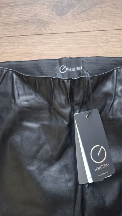 Czarne spodnie rozm L by Gosia Baczyńska