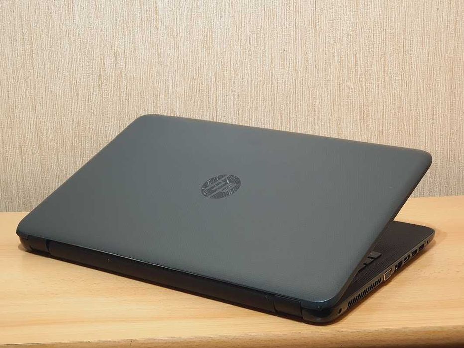 Ноутбук HP Екран 15.6" чотирьох ядерний Intel Core i3-5005U RAM 4Gb HDD 500Gb Батарея 6 годин. В гарному стані.