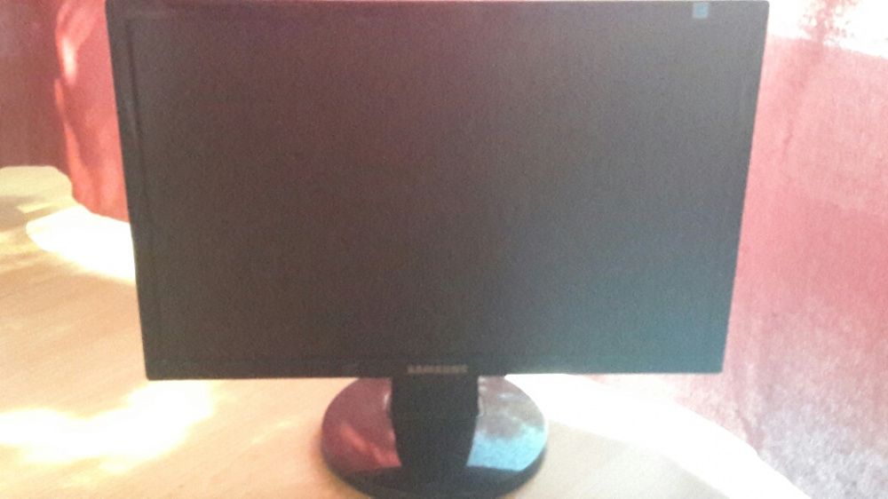 Monitor Samsung 943nwx ! do negocjacji