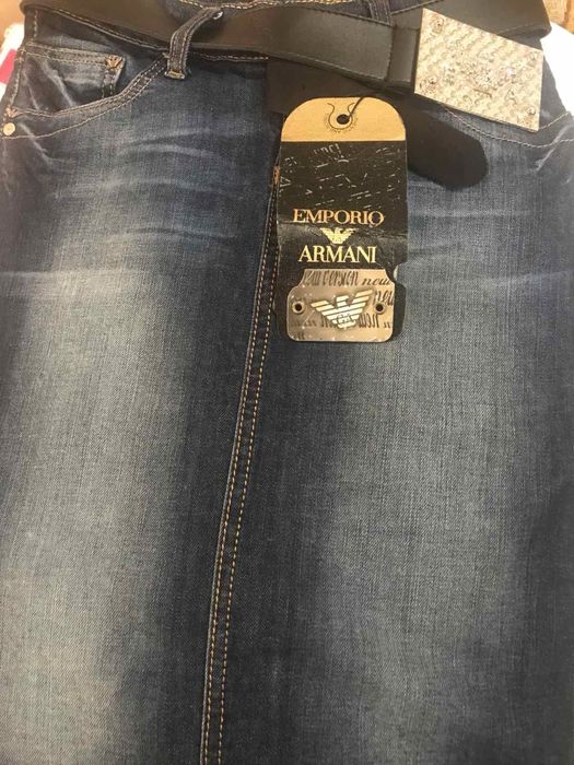 спідниці армані і версаче