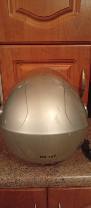 Kask  na  motor.    ...