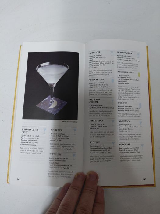 Livro antigo para confecção de cocktails 10€