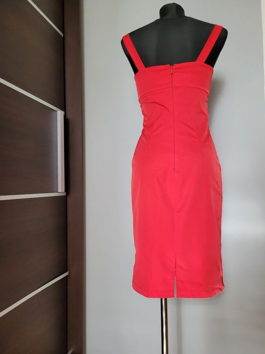 Elegancka czerwona sukienka rozm. 38.
