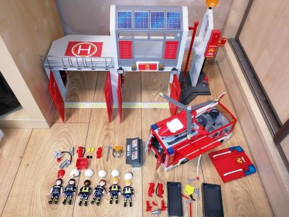 Zestaw Playmobil - remiza i wóz strażacki