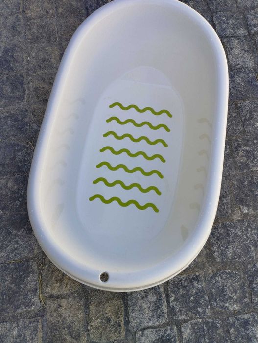 Escorrega, triciclo, espreguiçadeira, banheira, marsúpio e andarilho