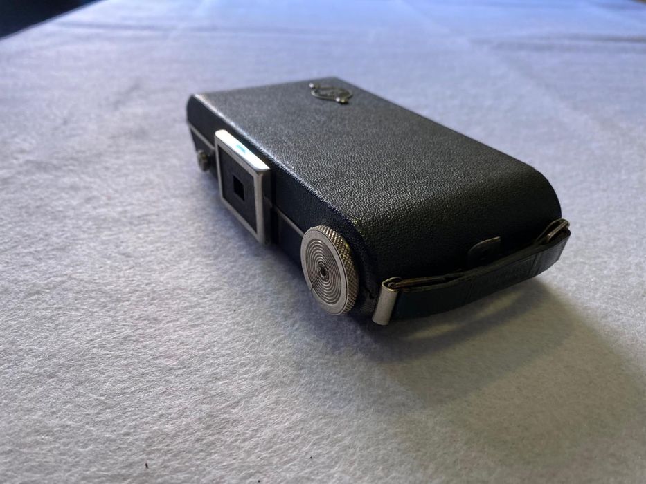 Máquina fotográfica antiga Kodak six-20 folding camera made in London