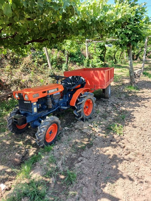 Kubota b6000 4x4 com reboque