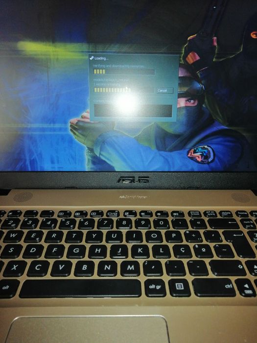 Portátil  Asus - i3  8 Gb  Gráfica NVidia 2 GB : SSD 256 GB