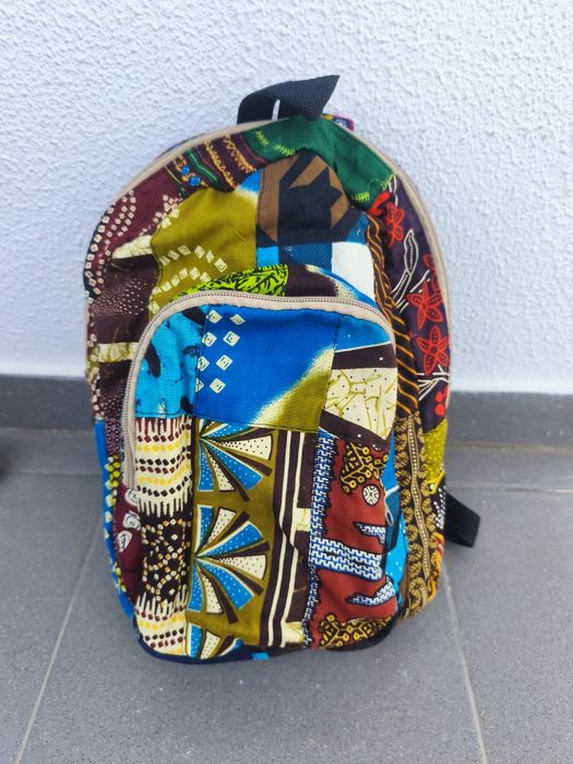 Mochila com retalhos de tecido inspiração Africana