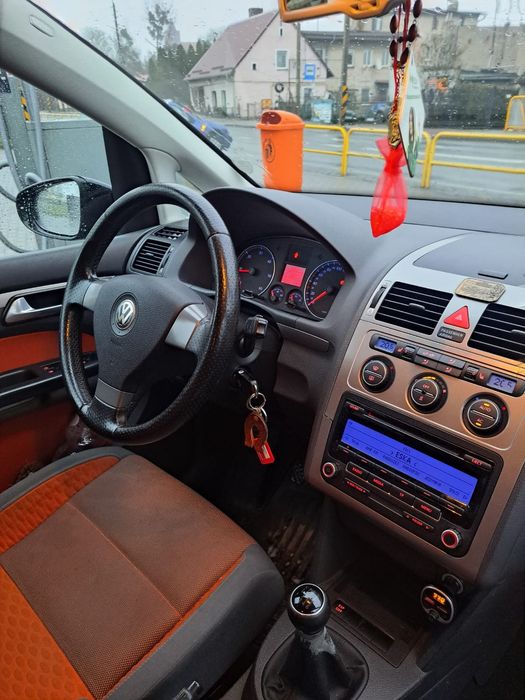 Volkswagen Touran Cross  2009 r. 2.0 tdi