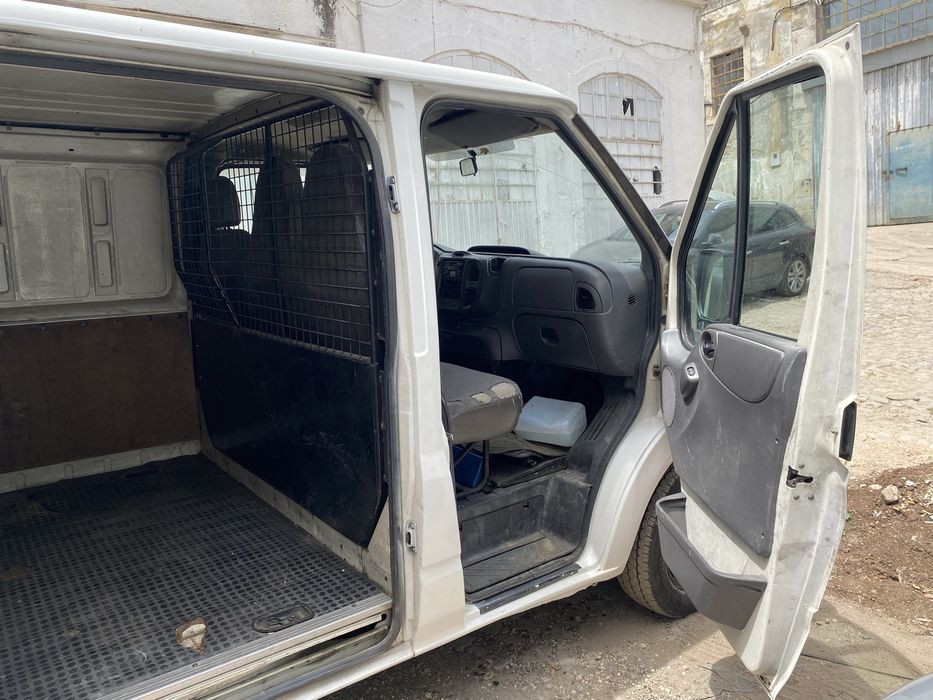 Carrinha comercial de tres lugares , ano 2001,  398567mil quilometros