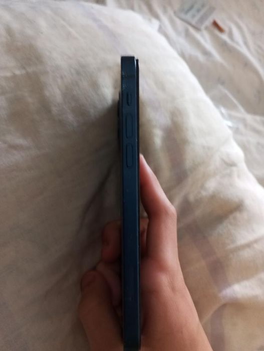Iphone 12 azul.