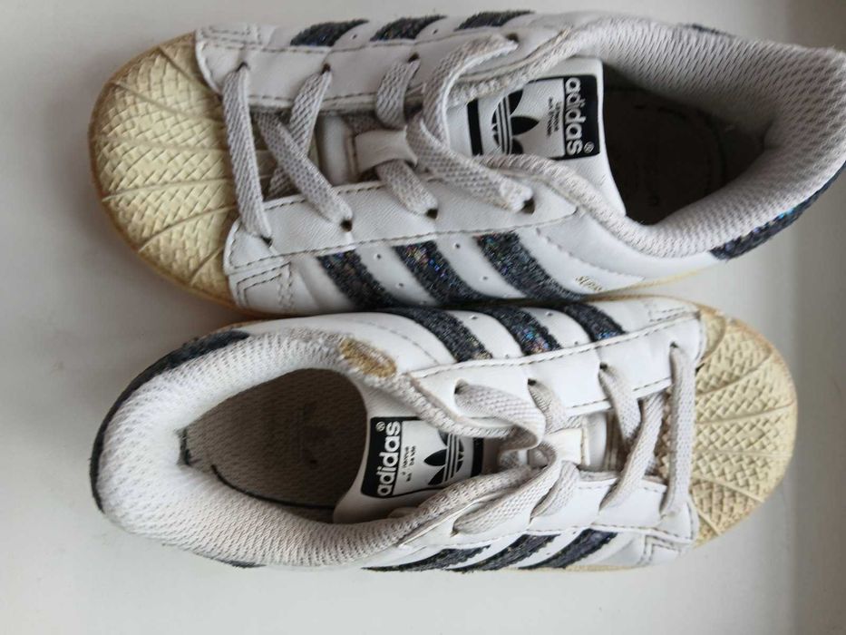 Кросівки дитячі в гарному стані