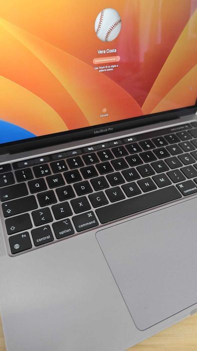 MacBook Pro 13" - Apple M2, 8-Core CPU, 256GB SSD – Como Novo