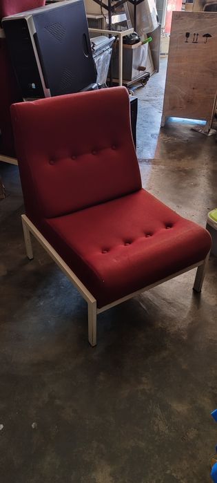 Conjunto mesa e 4 cadeiras.