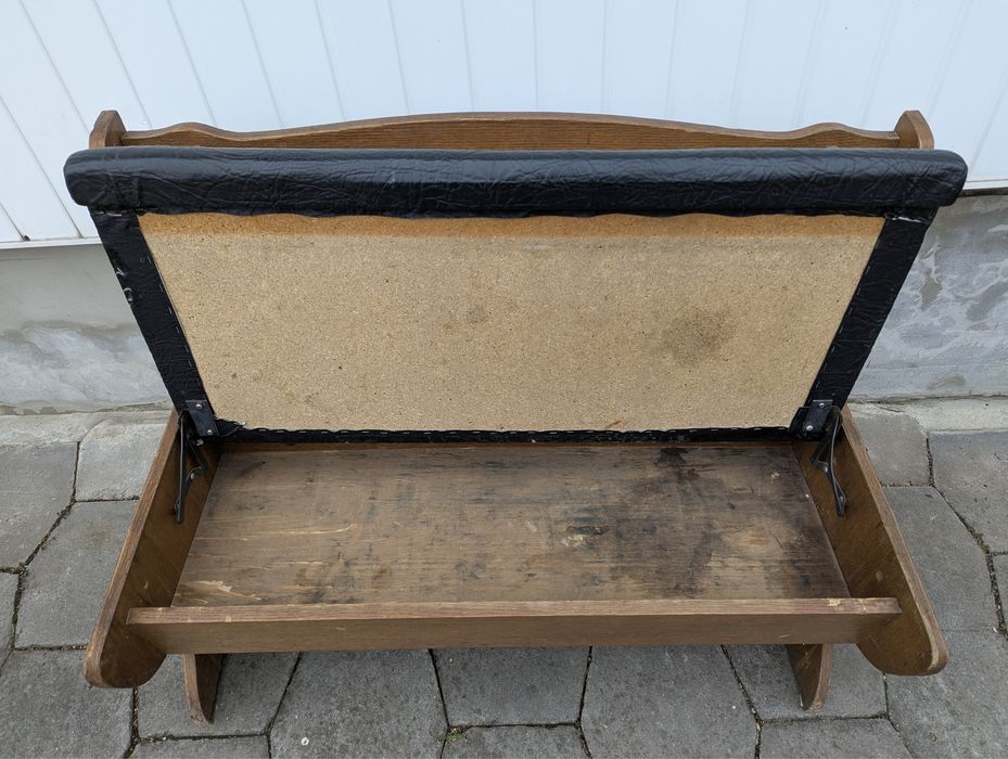 Лавка з мʼяким сидінням