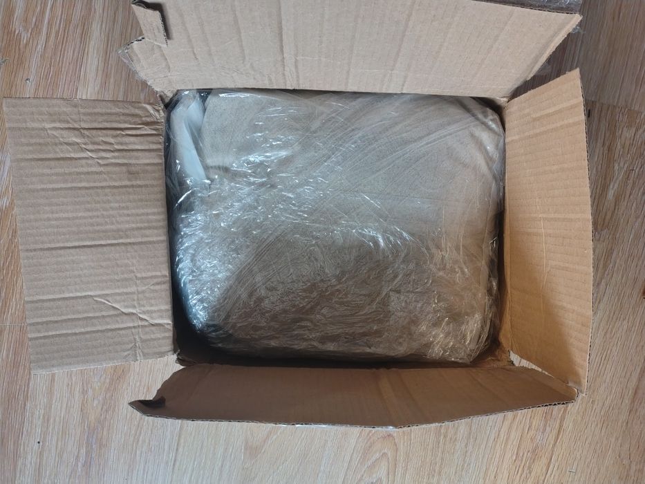 Sprzedam akwarium z całą zawartością 70x35x35cm