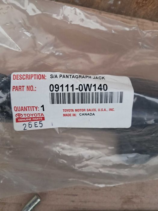 Домкрат Toyota Rav 4 Venza Lexus