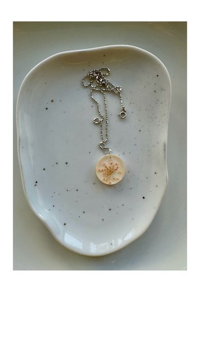 Zawieszka „fleur atomique” biżuteria handmade żywica srebro