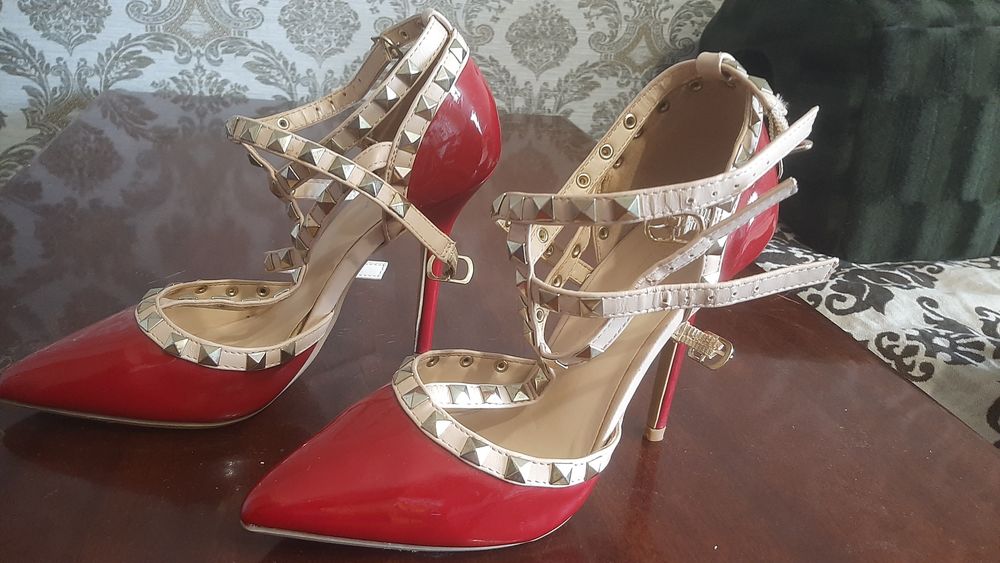 Туфлі жіночі charlotte russe.