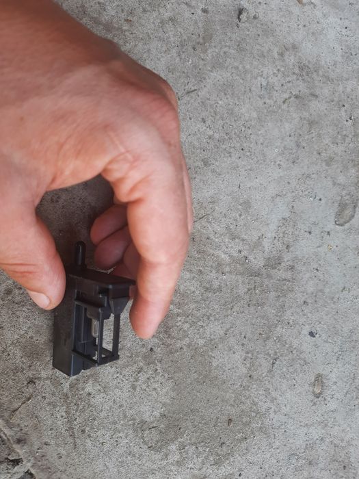 Фонарь кнопка датчик подсветки бардачка Тойота Авенсис т25 81260-33030