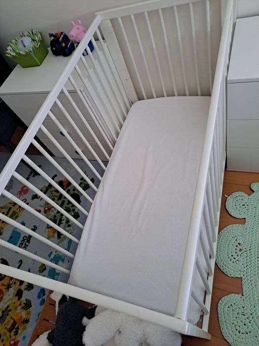 Berço  ikea com lençóis