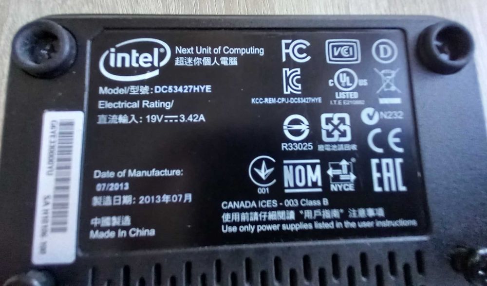 Komputer mini PC Intel DC53427HYE z zasilaczem