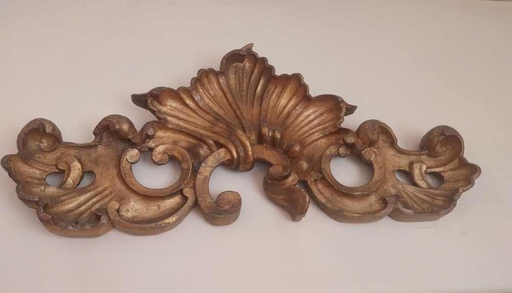 Frontal antigo de porta em talha dourada