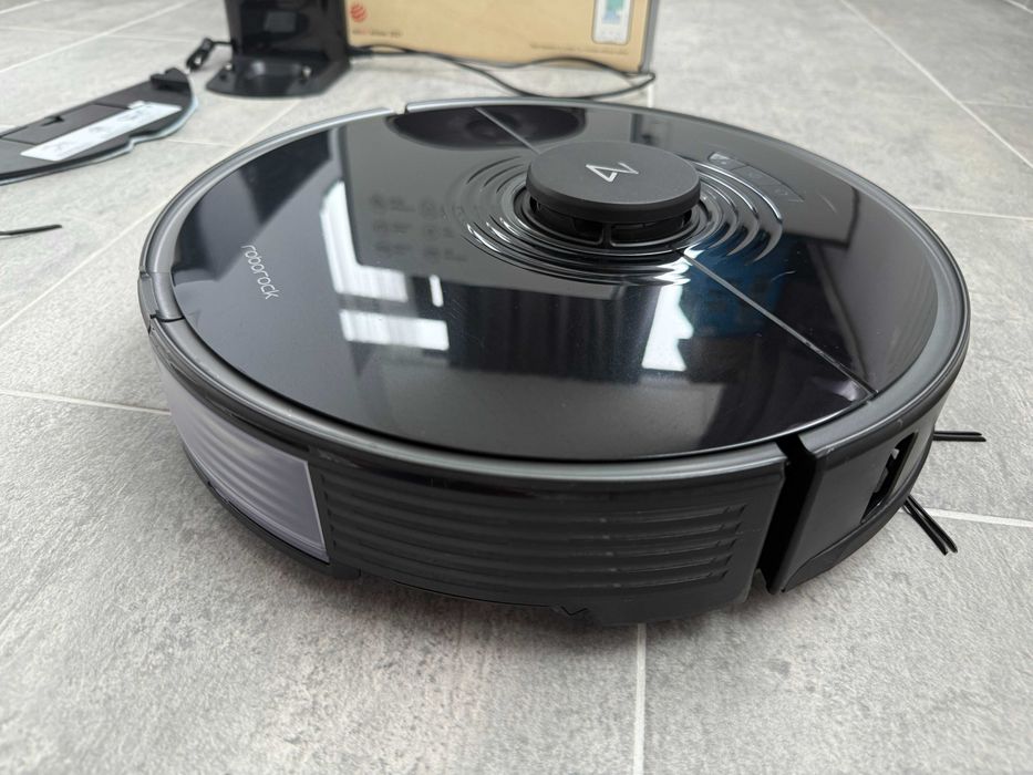 Vendo aspirador robô Roborock S7 (com função de lavagem) + conjunto de acessórios novos