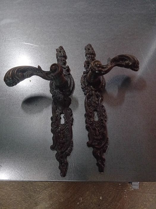 Puxadores antigos para portas de madeira