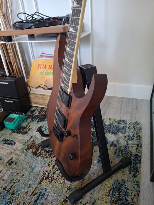 Guitarra Ibanez Gio GRG 121DX com acabamento Walnut (WNF)