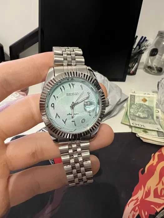 zegarek Seiko Mod z turkusową tarczą