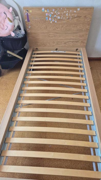 Cama solteiro com POUCO USO