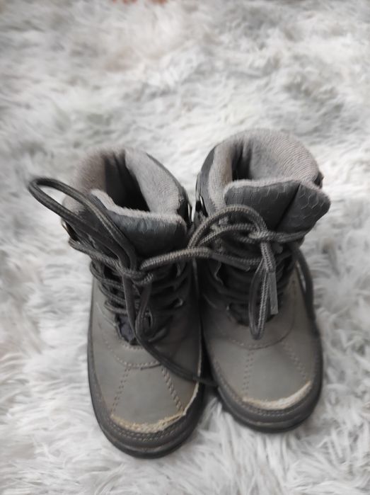 Взуття для хлопчика , різне, якісне.
