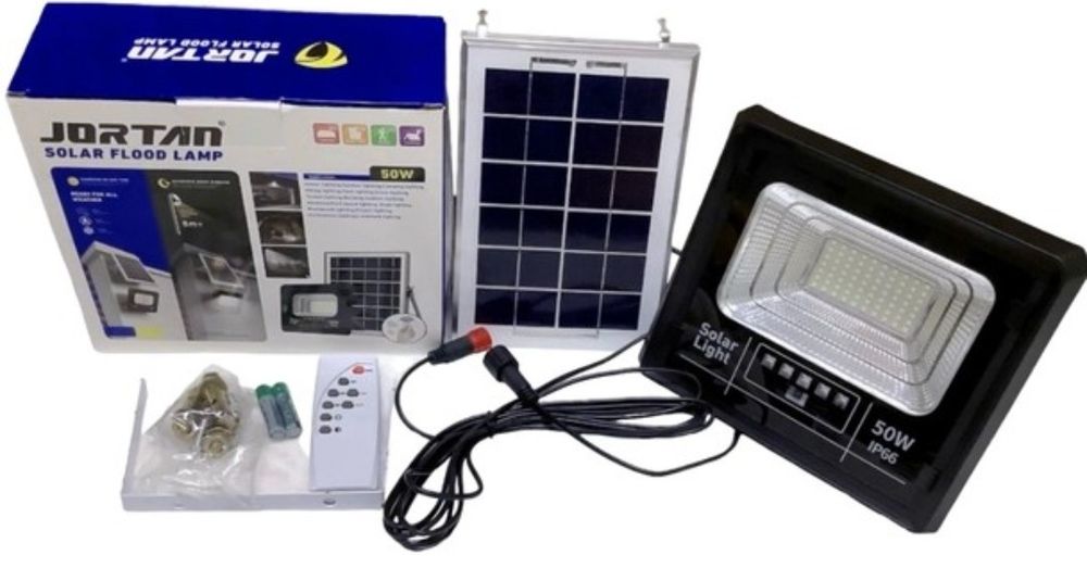 Projetor LED IP66 com  Painel Solar 50w