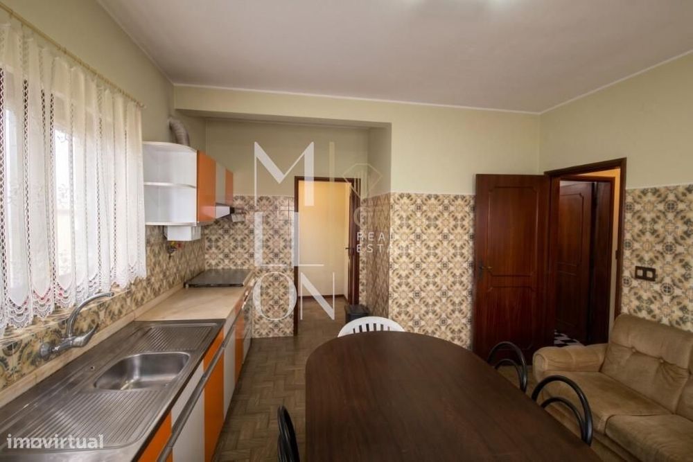 Moradia T5 Em Bustos | Lote De 2.050 M² | Oliveira Do Bairro