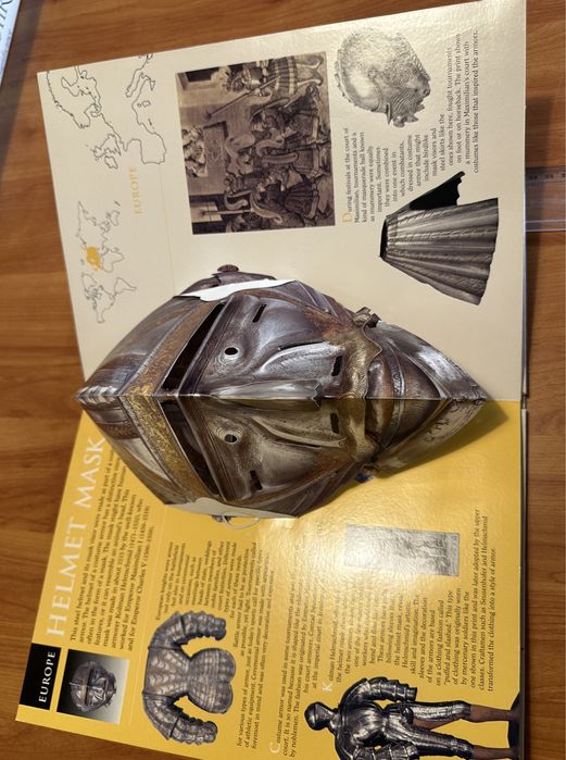 Masks, com máscaras de cartolina